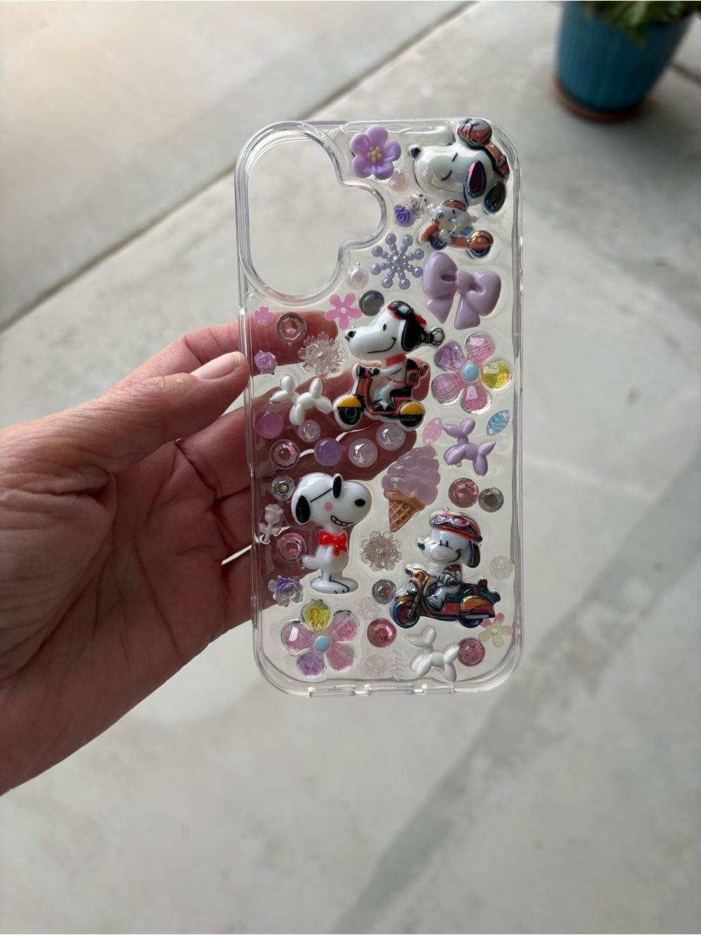 Cute IPhone 17 case Snoopy Charms